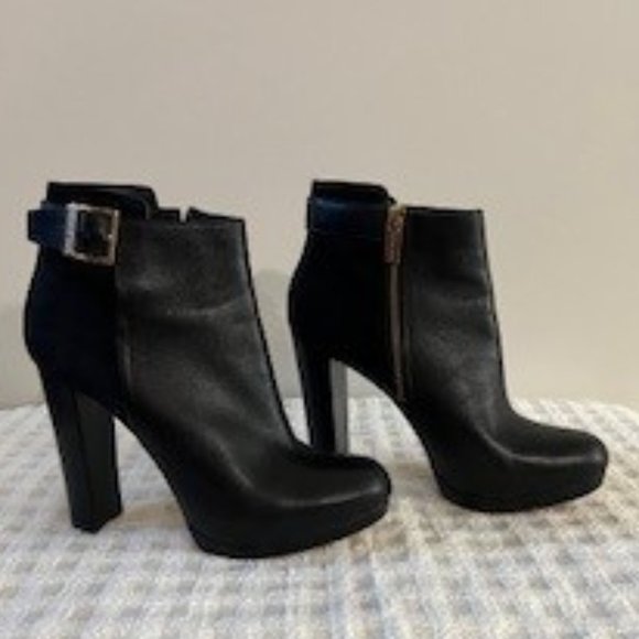 Michael Kors Black Leather & Suede Platform Ankle Boot w Gold Hardware Size 7.5 - Picture 1 of 5